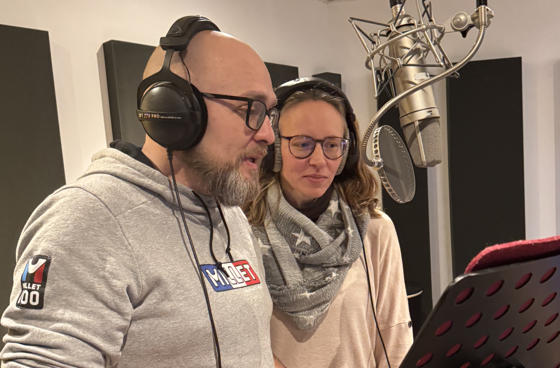 Anica und Jürgen Krauß – Sprecherin und Sprecher für Werbung, Podcast, Hörbuch, Videospiele