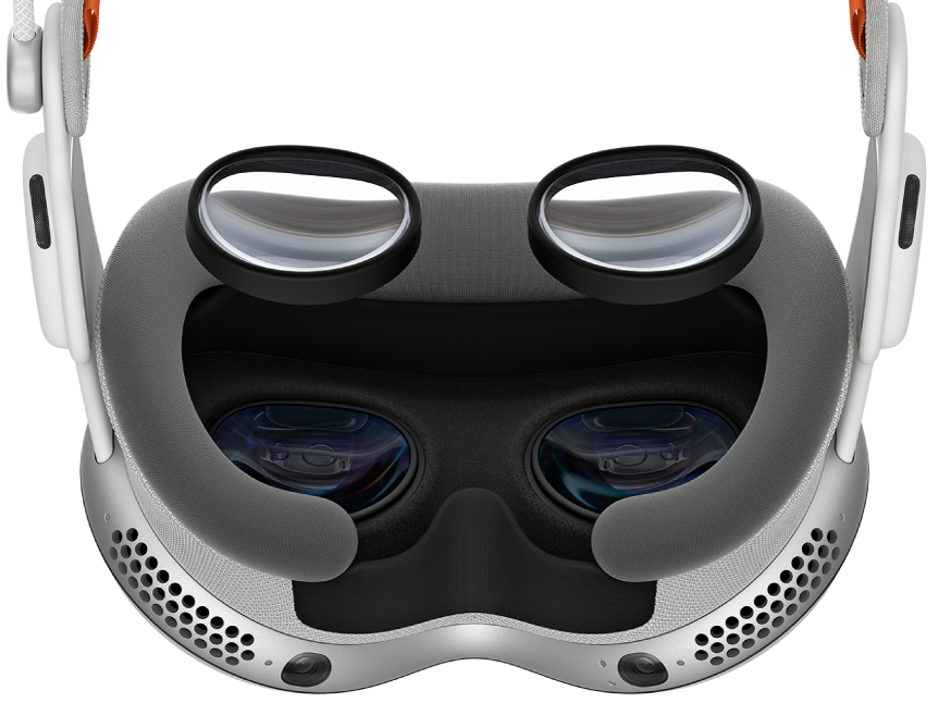 L’Apple Vision Pro avec les inserts ZEISS Optical Inserts dessus, pour montrer à quel endroit ils doivent être fixés.